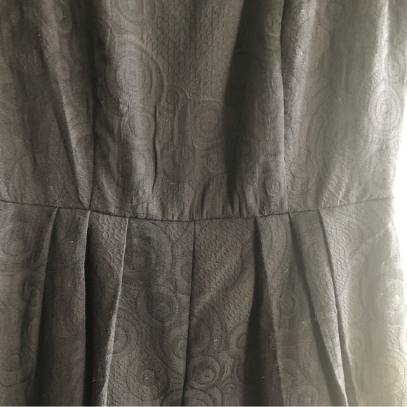 Bespoke culotte dress wear in raw silk blend. - Picture 4 of 5